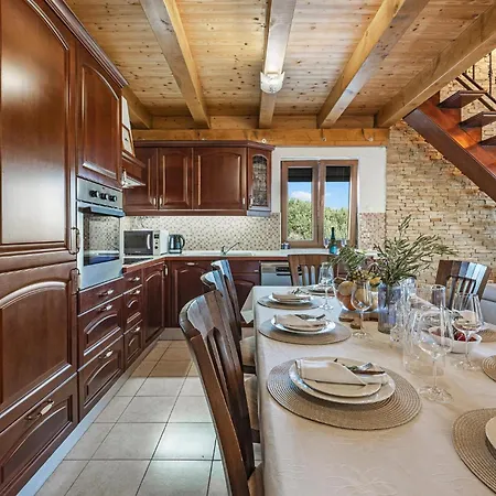 Lovely In Donje Polje