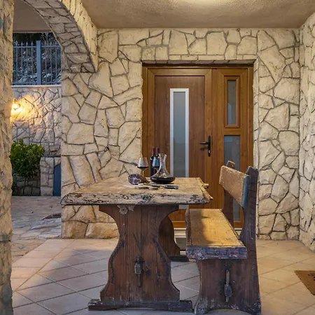 Ferienhaus Lovely In Donje Polje