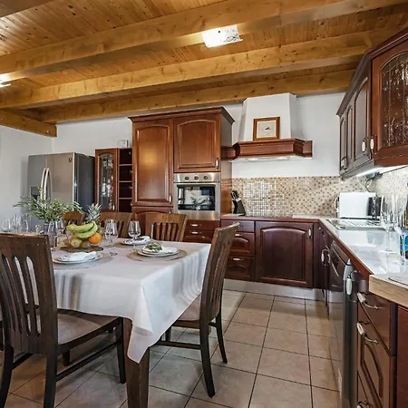 Lovely In Donje Polje