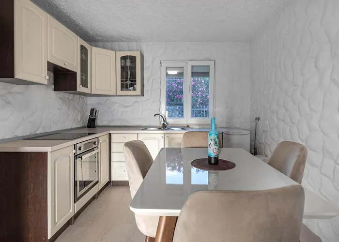 Vakantiehuis Lovely In Donje Polje