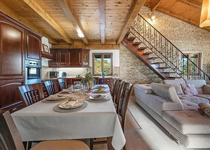 Vakantiehuis Lovely In *