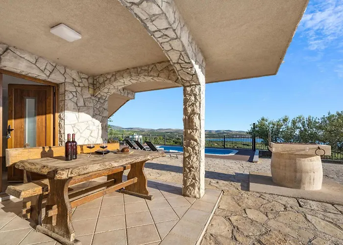 Vakantiehuis Lovely In