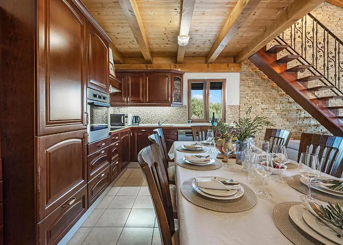 Lovely In Donje Polje