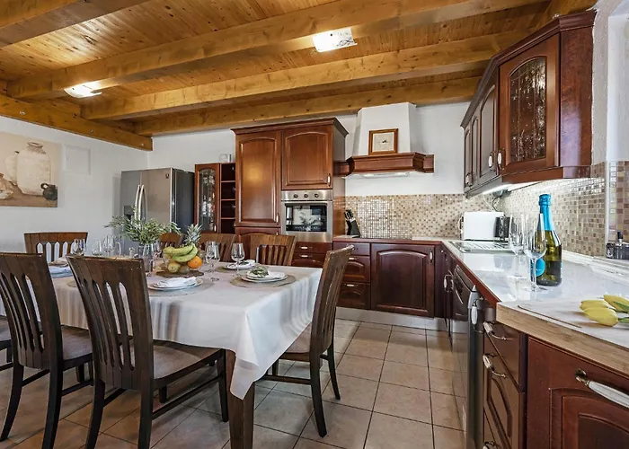 Lovely In Donje Polje