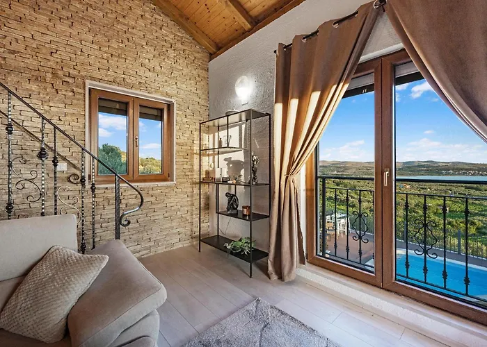 Vakantiehuis Lovely In