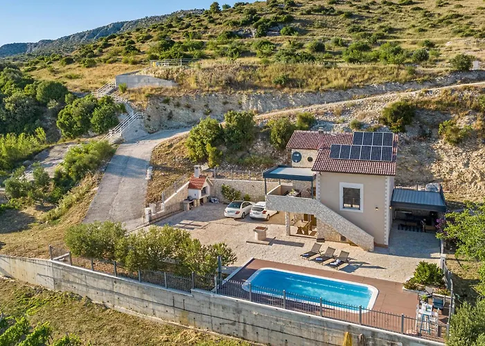 Vakantiehuis Lovely In *